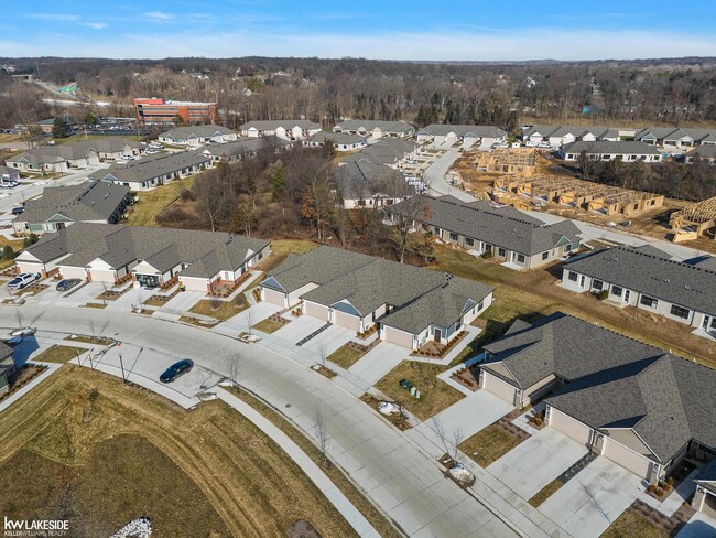 Building Photo - 10457 Pickerel Lk Dr