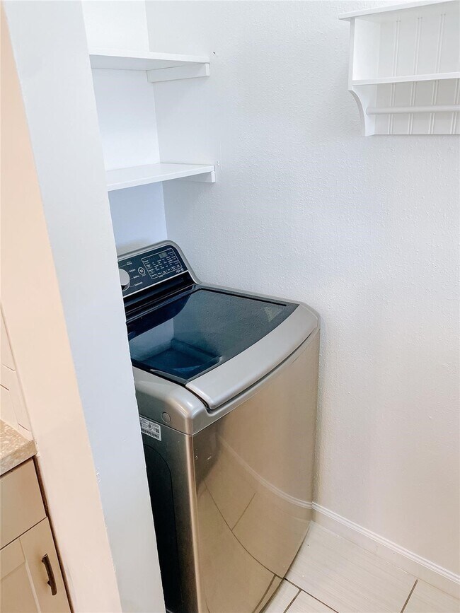 Building Photo - 14555 Wunderlich Dr