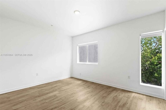 Building Photo - 170 NW 158 St #8 Miami, FL 33169