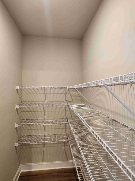 Building Photo - 1054 Knoxboro Ln