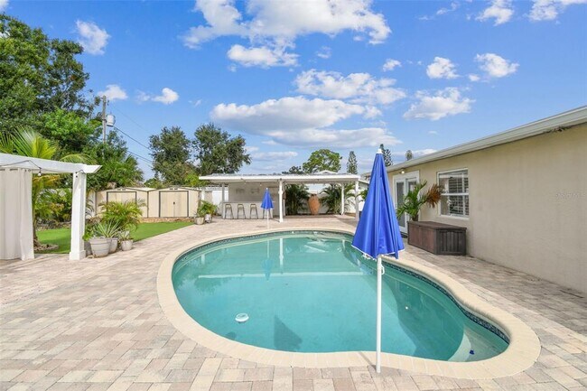 Building Photo - 2580 Granada Cir W