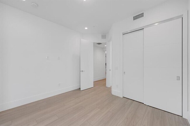 Building Photo - 204 Osceola Park Ln