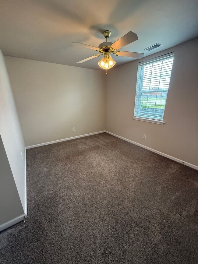 Building Photo - 2-bedroom, 2-bath townhouse in Nicholasville, KY