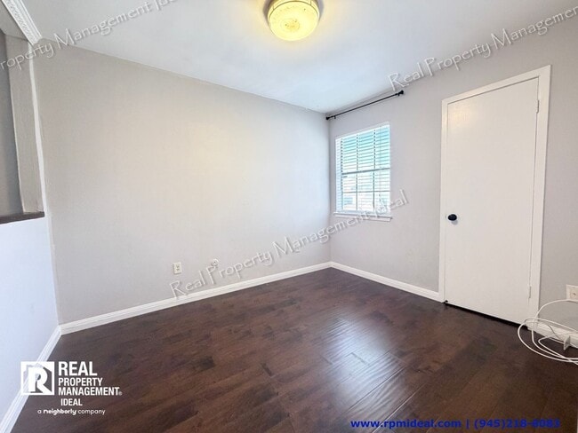 Building Photo - 835 Dublin Dr