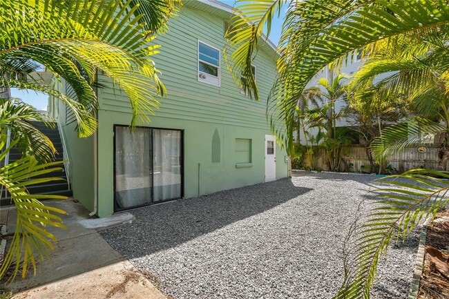 Building Photo - 8441 Bayshore Dr