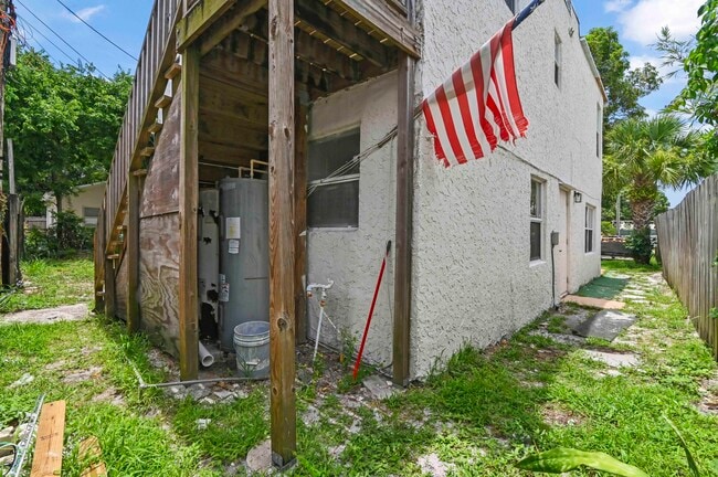 Building Photo - 515 Putnam Rd
