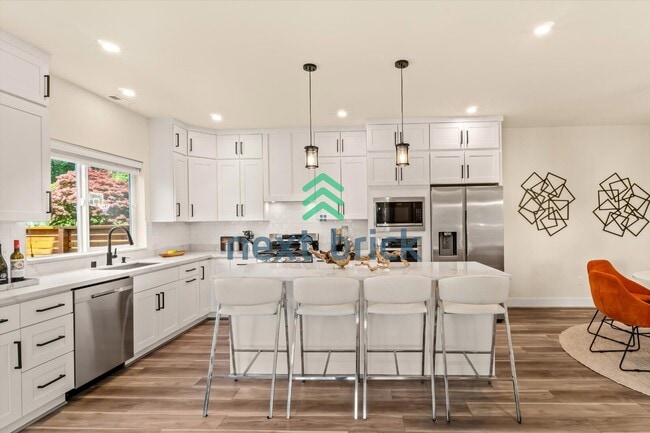 Building Photo - Spacious 3-Bed Home with 2.5 Baths in Prime Bothell Location – 2500 Sq Ft of Comfort!