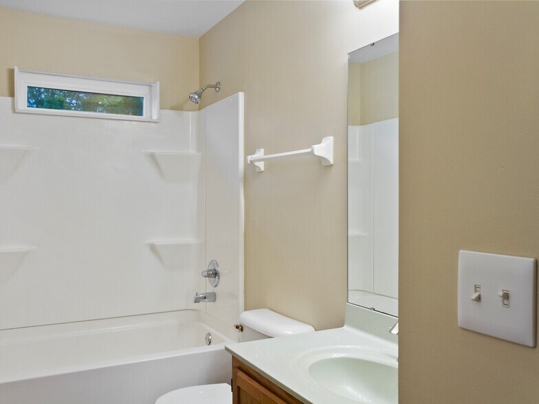 Building Photo - 3004 Wolf Creek Way