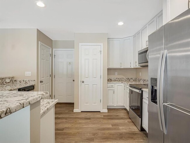 Building Photo - 1398 Orchard Lakes Cir