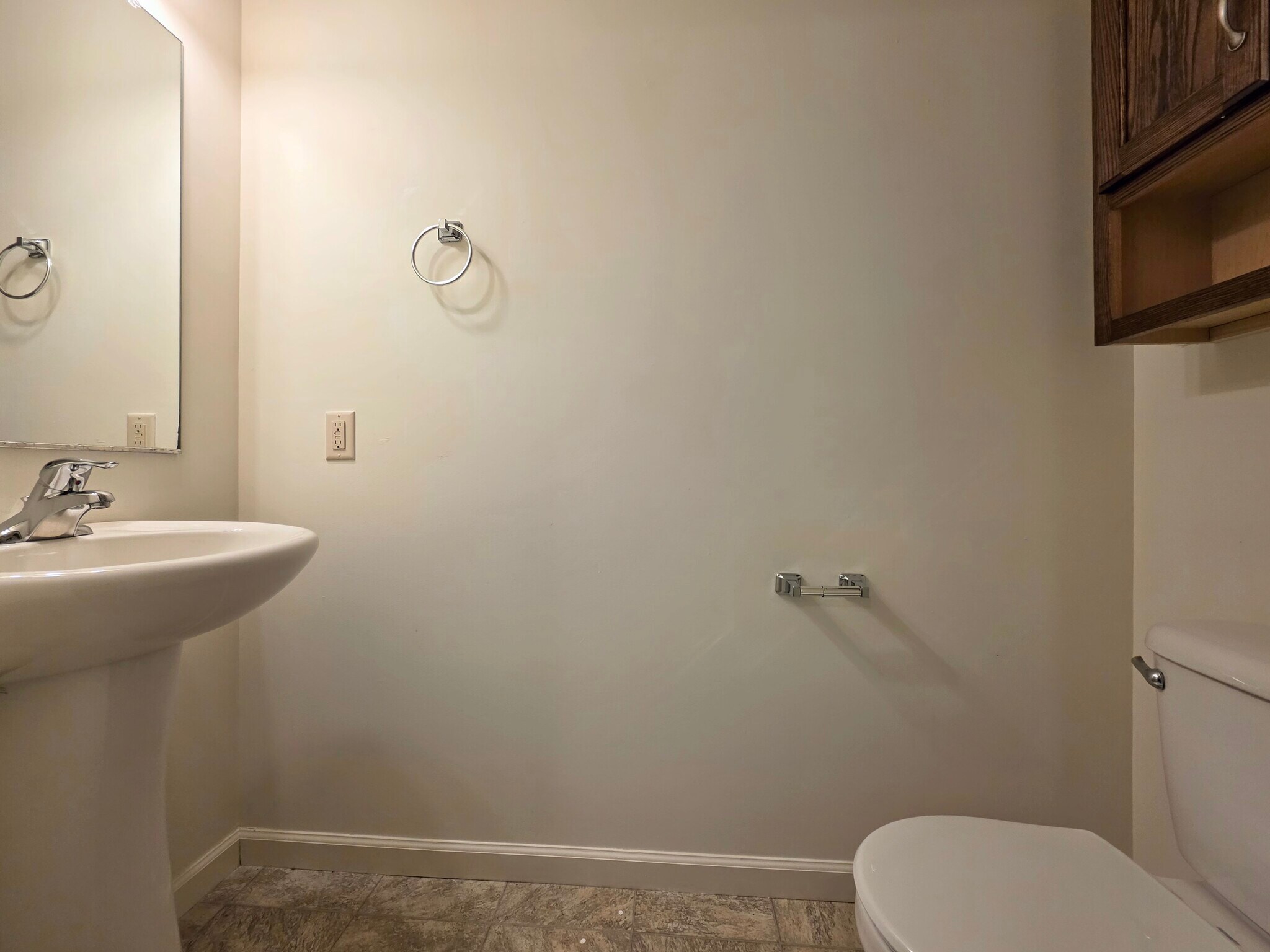 Building Photo - 14 Gable Dr