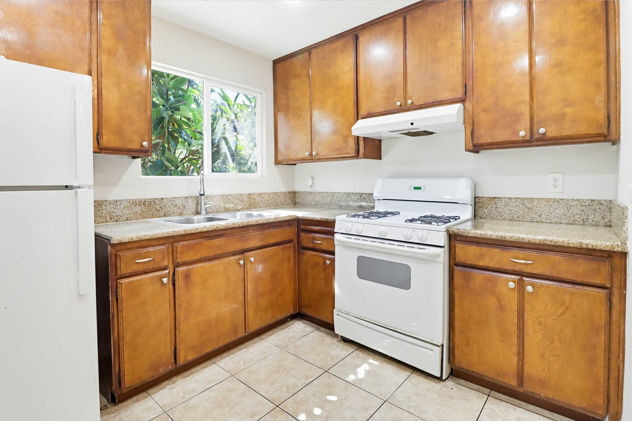 Building Photo - 856 S Gregory St