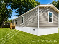 Building Photo - 3 Nichols-