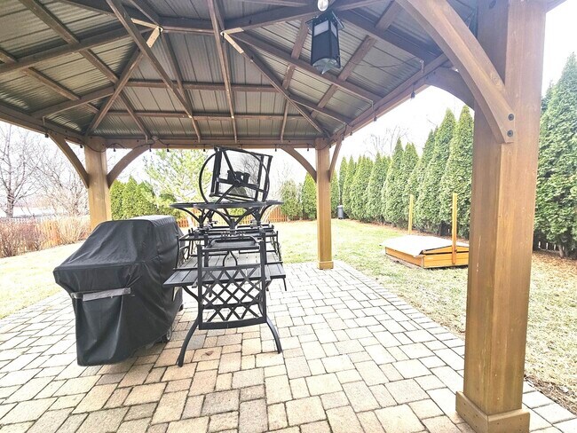 Building Photo - 579 Scott Ln