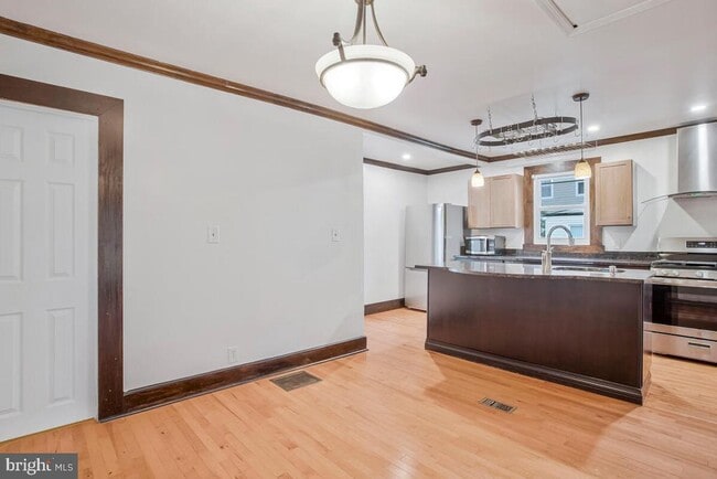 Building Photo - 1009 Tyler Ave