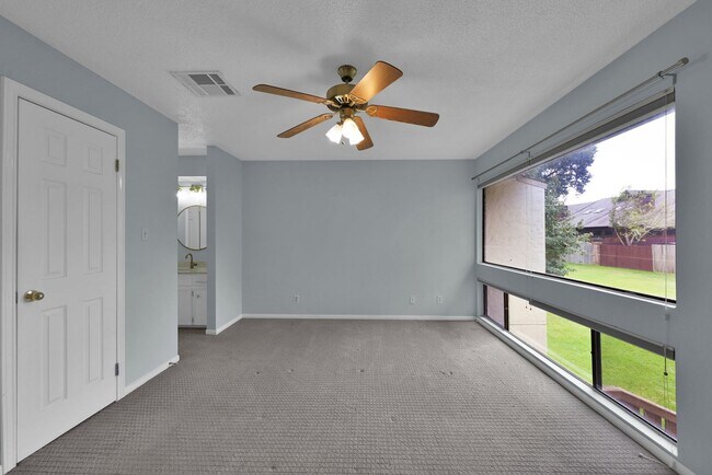 Building Photo - 12247 Trail Hollow Dr