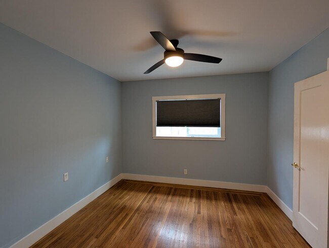 Building Photo - 533 Oak Ave