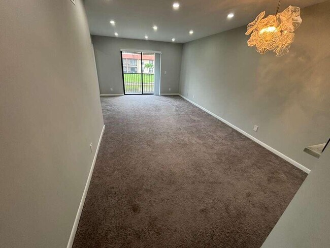 Building Photo - 21913 Lake Forest Cir