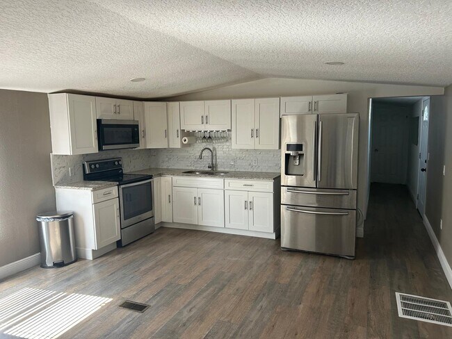 Building Photo - 4770 Naranja Way