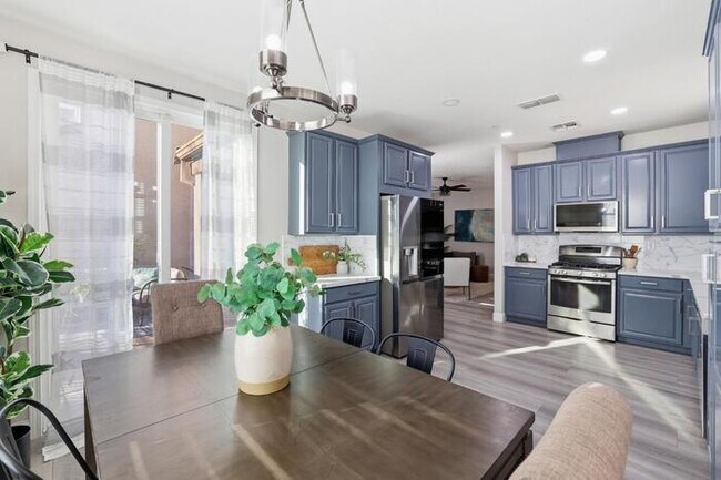 Building Photo - 3017 Village Park Dr