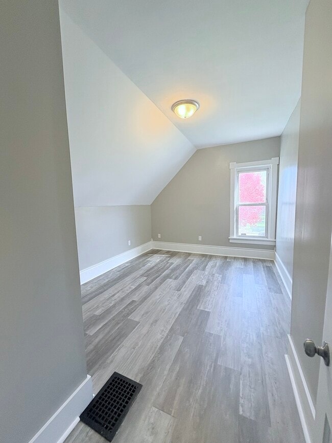 Building Photo - Charming 4 beds 2 baths in Delaware!