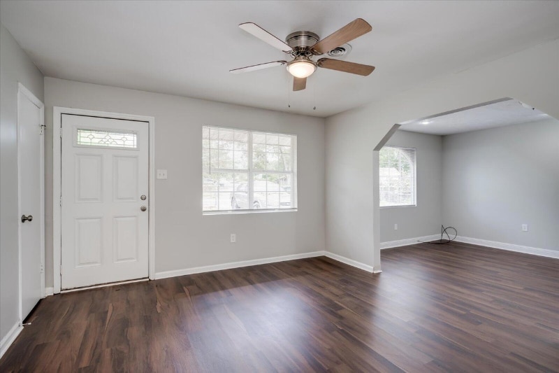 Building Photo - 2922 Dahlia Dr