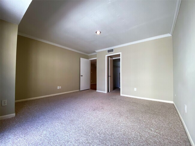 Building Photo - 751 Bering Dr