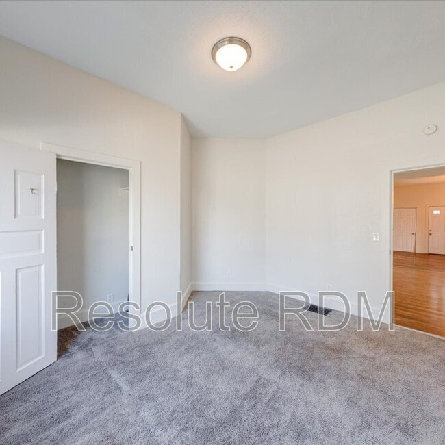 Building Photo - 1154 Villa Ave