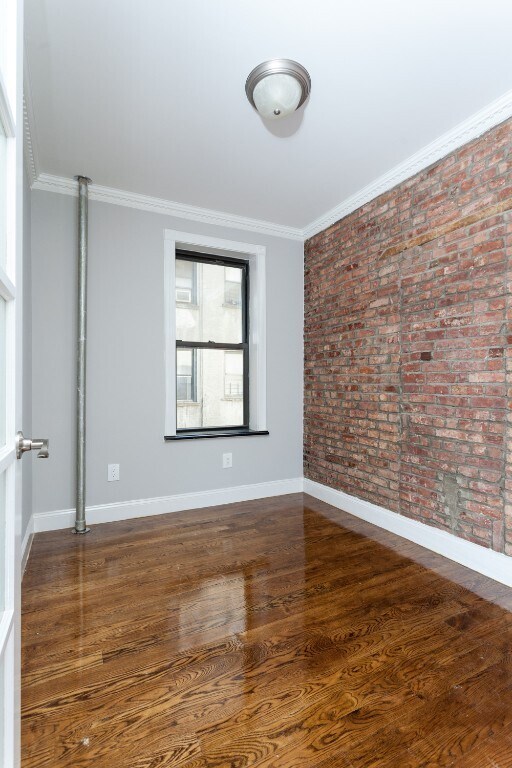 Building Photo - 314 E 106th St