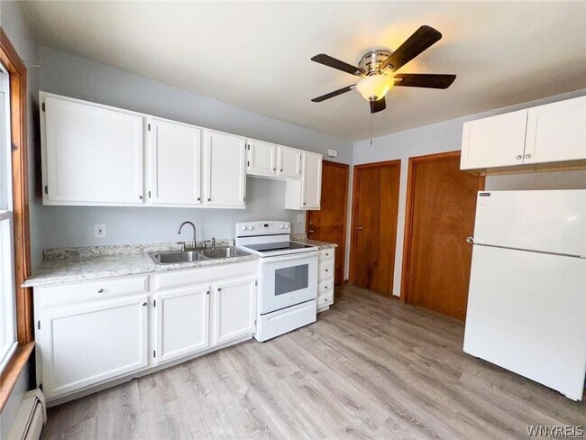 Building Photo - 1953 Falls St