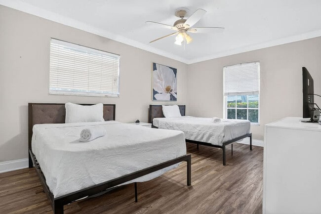 Building Photo - 2423 NE 202nd St