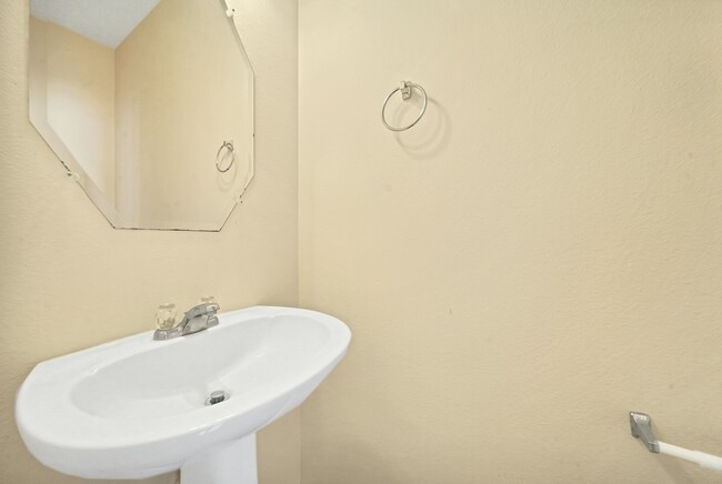 Building Photo - 18123 Memorial Falls Dr