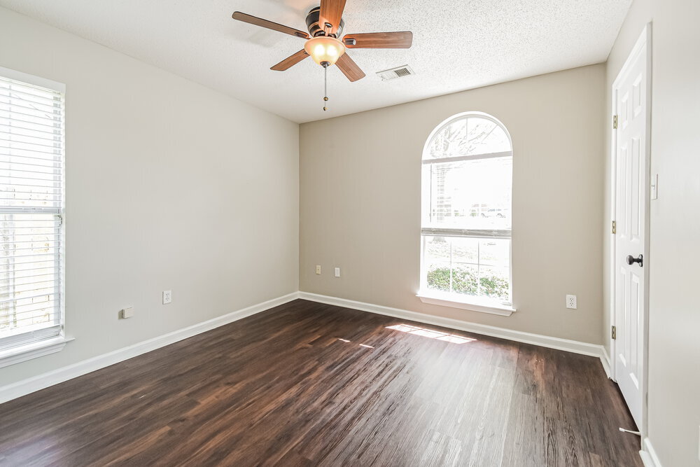 Building Photo - 8161 Loden Cove