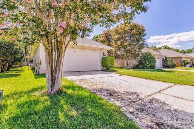 Building Photo - 1443 Champions Green Dr