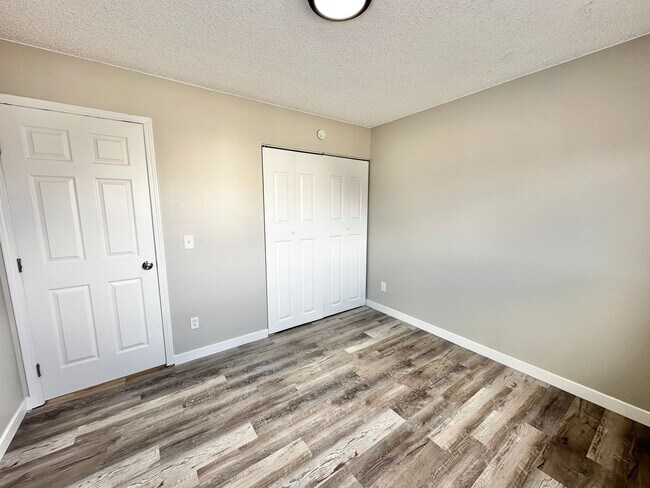 Building Photo - 1042 Mazatlan Cir
