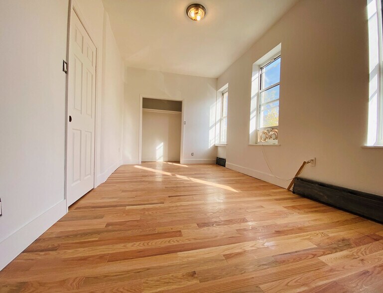 Building Photo - 273 Sumpter St