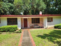 Building Photo - 4 bedroom 2 bath near the University of Florida law school