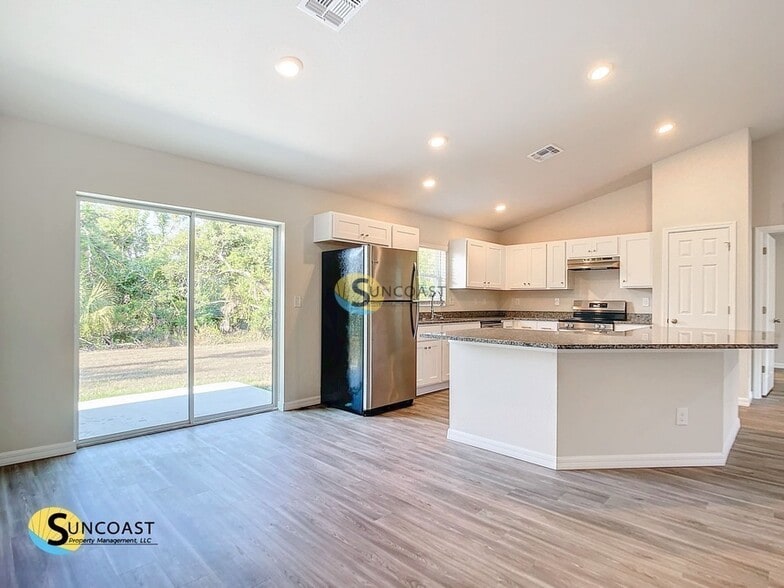 Building Photo - 303 Chiquita Blvd N