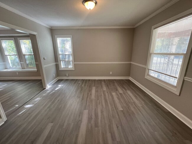 Building Photo - Completely Renovated 3 Bed / 2 Bath Home!