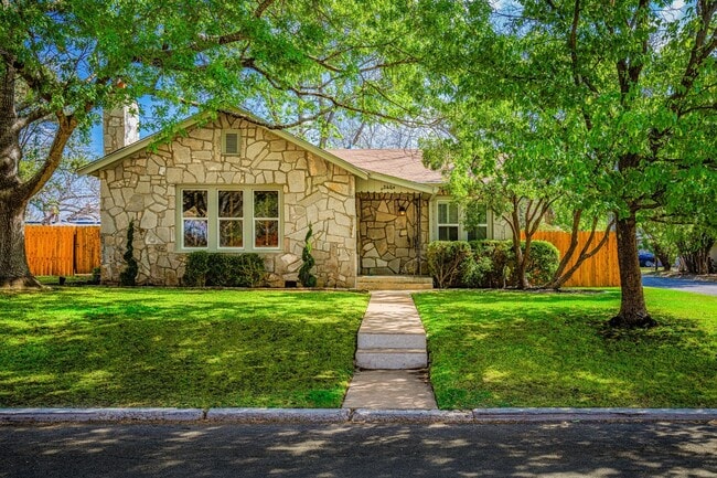 Building Photo - Beautifully Updated Historic Home