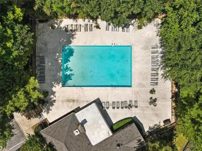 Building Photo - 2 bedroom condo in Atlanta in gated community