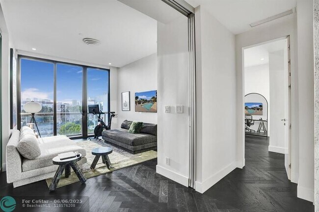 Building Photo - 20 Isle of Venice Dr