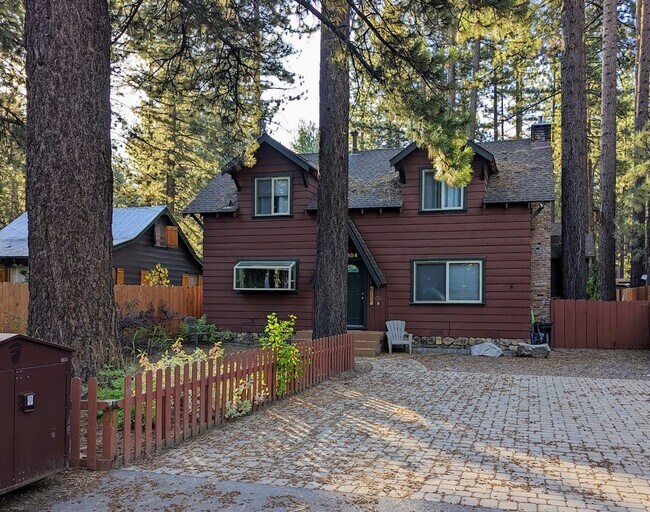 Building Photo - Pet friendly 4Bd home for a seasonal lease...