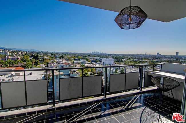 Building Photo - 1155 N La Cienega Blvd