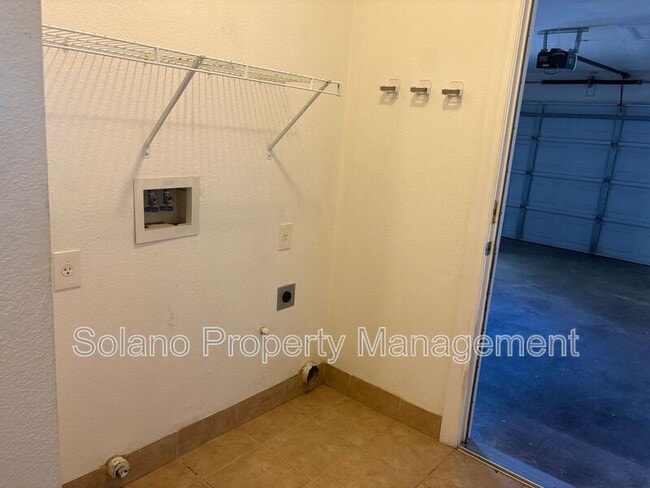 Building Photo - 1687 Highland Cir