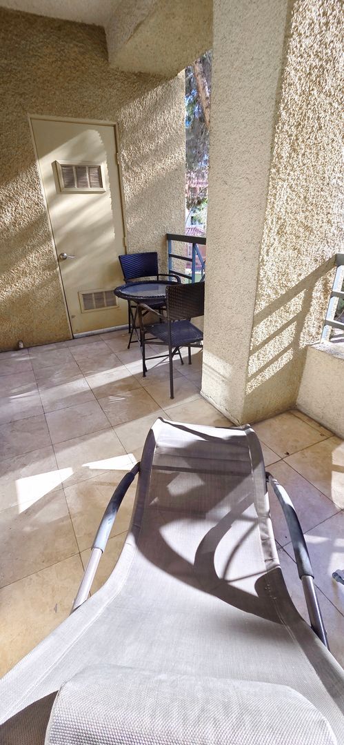 Building Photo - Short or long term available! Beautifl furnished 1 bedroom located in the heart of the strip!