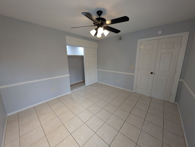 Building Photo - 3 Bedroom Patio Home in Joshua Village Nea...