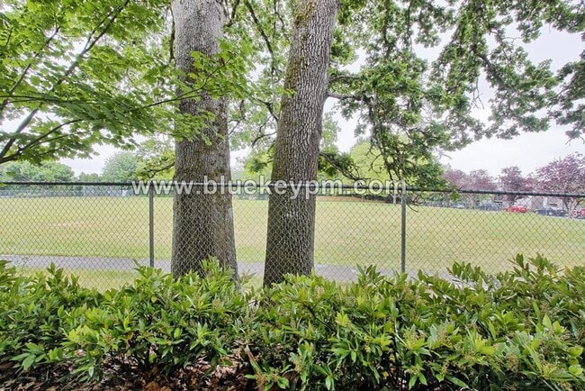 Building Photo - 1 Bed, 1 Bath Condo in Bethany Village wit...