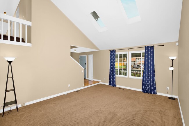 Building Photo - Sunny 5 Bedroom Home with 3 Car Garage in Quiet Neighborhood