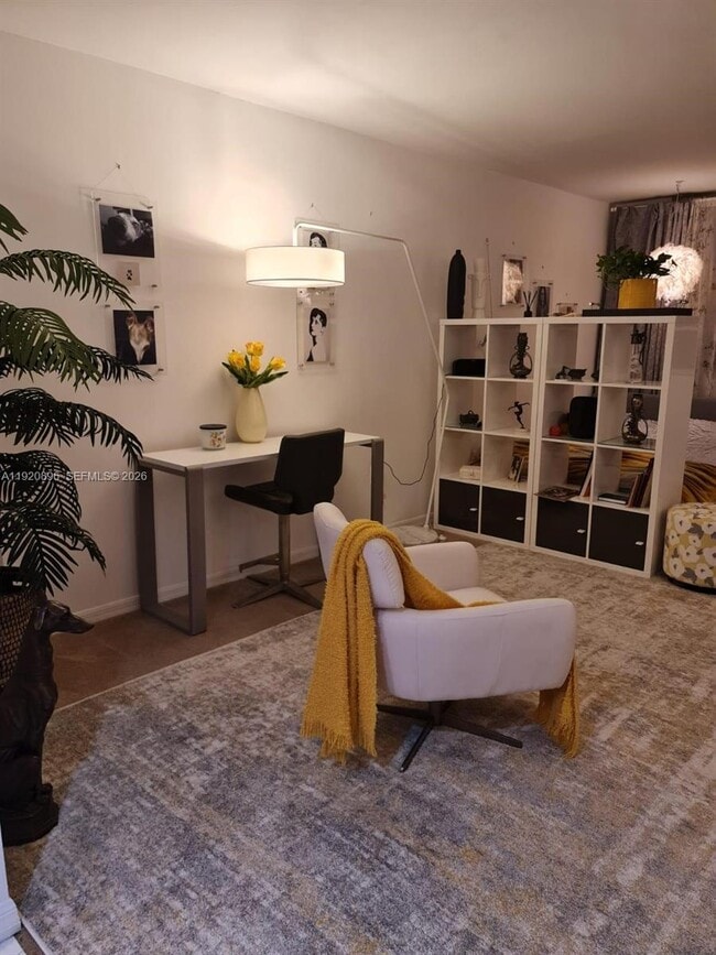 Building Photo - 999 Brickell Bay Dr