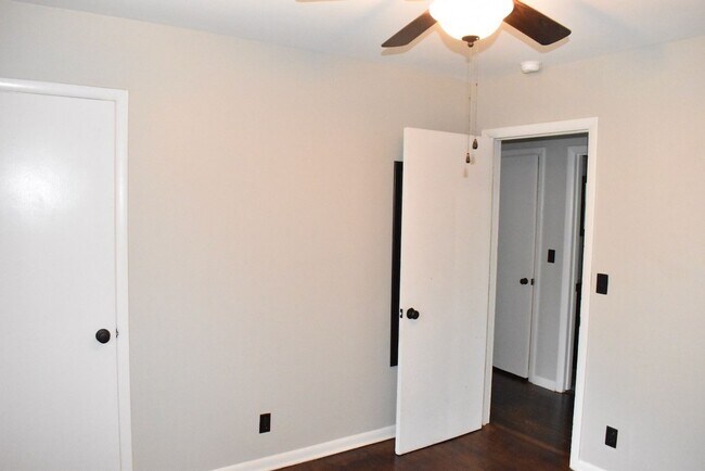 Building Photo - 3 Bed/2 Bath Home in East Nashville, Fenced Yard, Hardwood Floors, Minutes to Shelby Bottoms